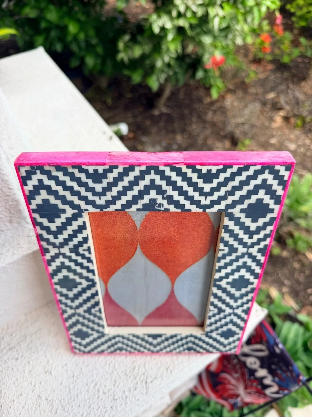 Two’s Company Lillian 4x6 Picture Frame Pink Navy Geometric Bone Inlay Style